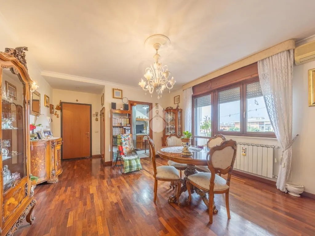 Söögituba - 3-Bedroom Apartment with Balcony in Settecamini