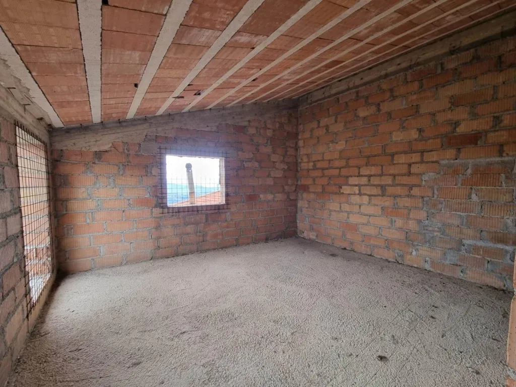 Toad - Twin Apartments with Potential in Montefusco