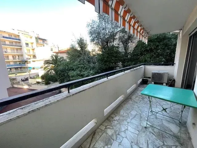 Rõdu - 2-Bedroom Apartment with Terrace in Le Cannet