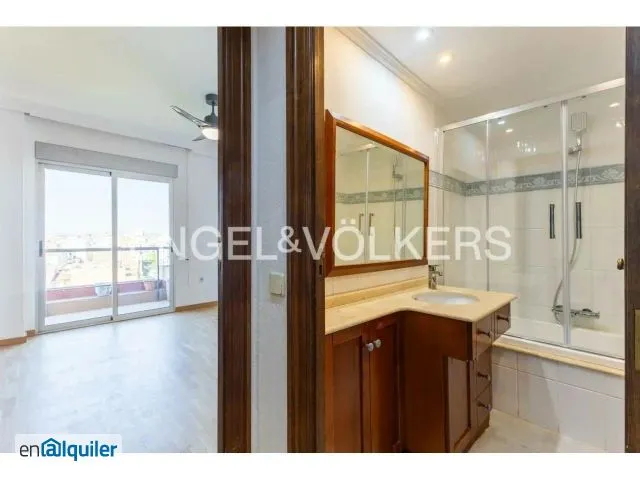 Vannitoad - Apartment with Terrace in Extramurs, Valencia