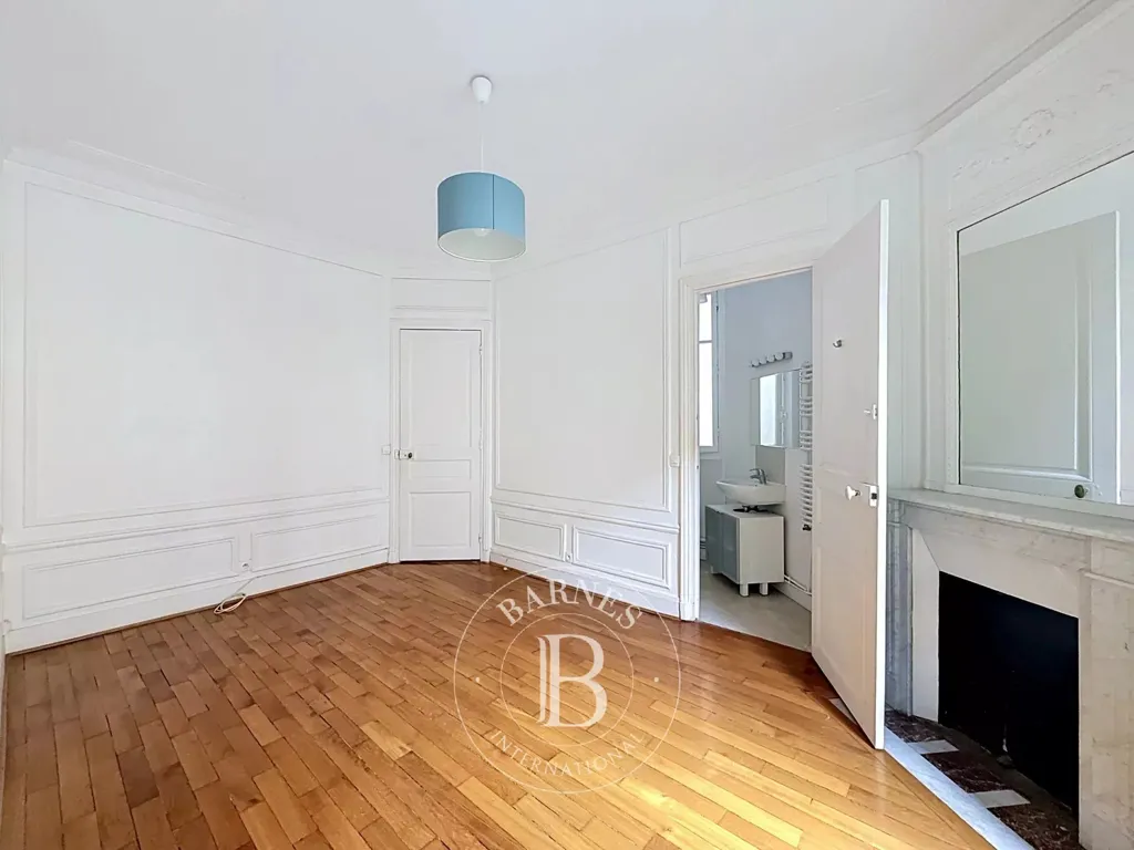 Elutuba - Flat with Double Reception in Rue Pierre Cherest