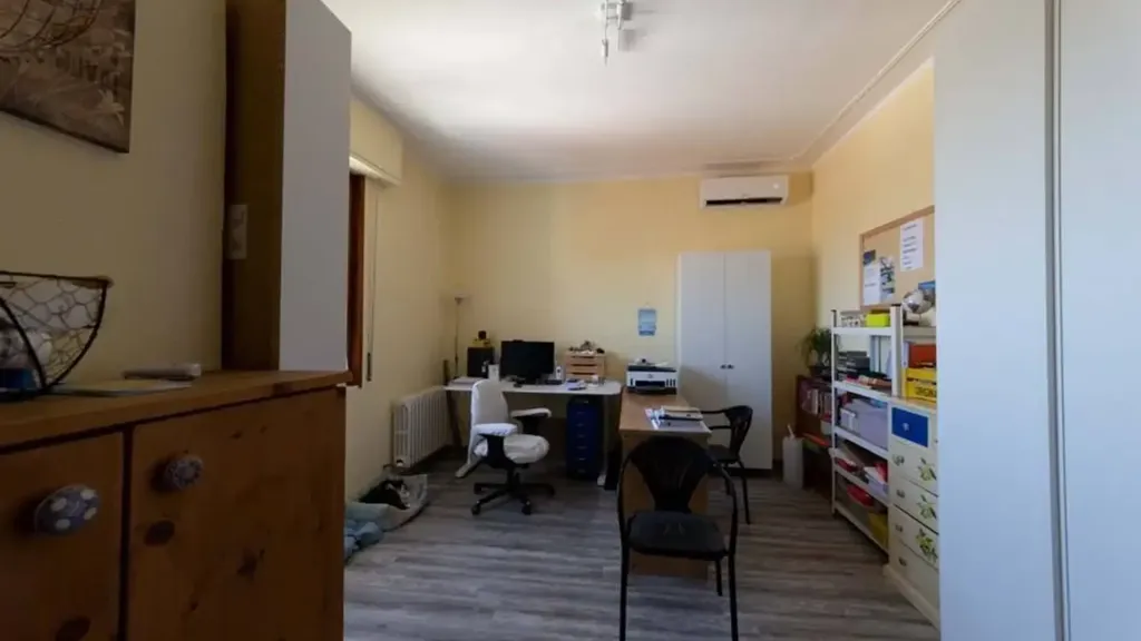 Bureau - Panoramic Apartment with Balcony in Gambassi Terme
