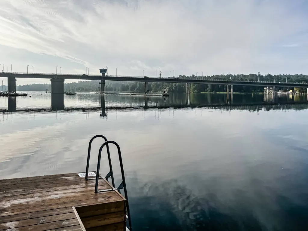 Piscine - 55+ Apartment with Two Balconies in Nockeby Backe