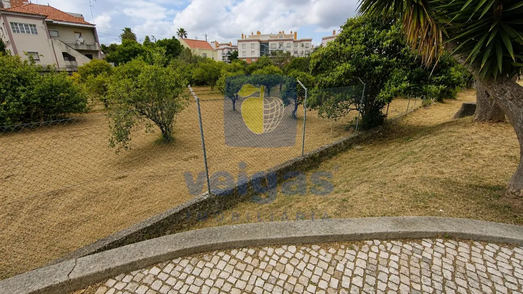 Giardino - Urban Land with Development Potential in Alverca
