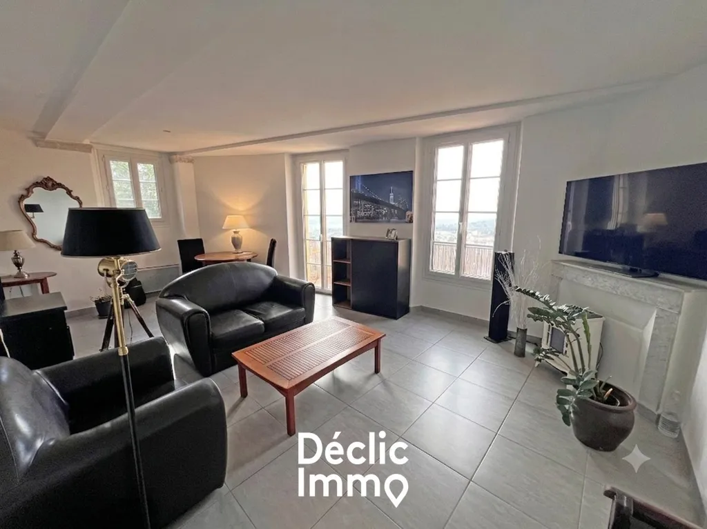 Living Room - Two-Unit Apartment Complex near Historic Centre