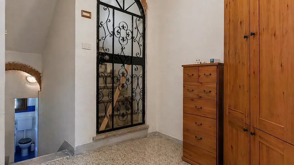 hallway_entrance