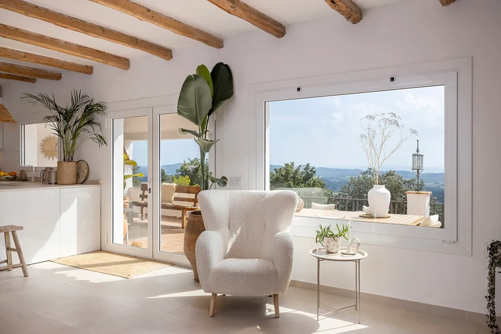 Séjour - Renovated Villa with Sea View in Vall-Llobrega