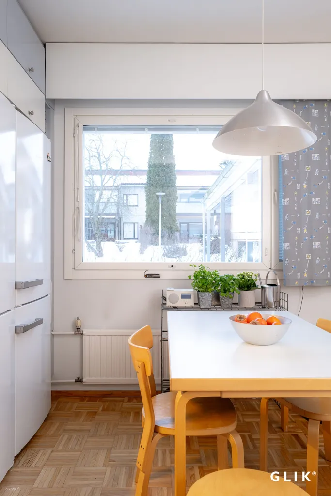 Comedor - Apartment with Lake View in Tohloppi, Tampere