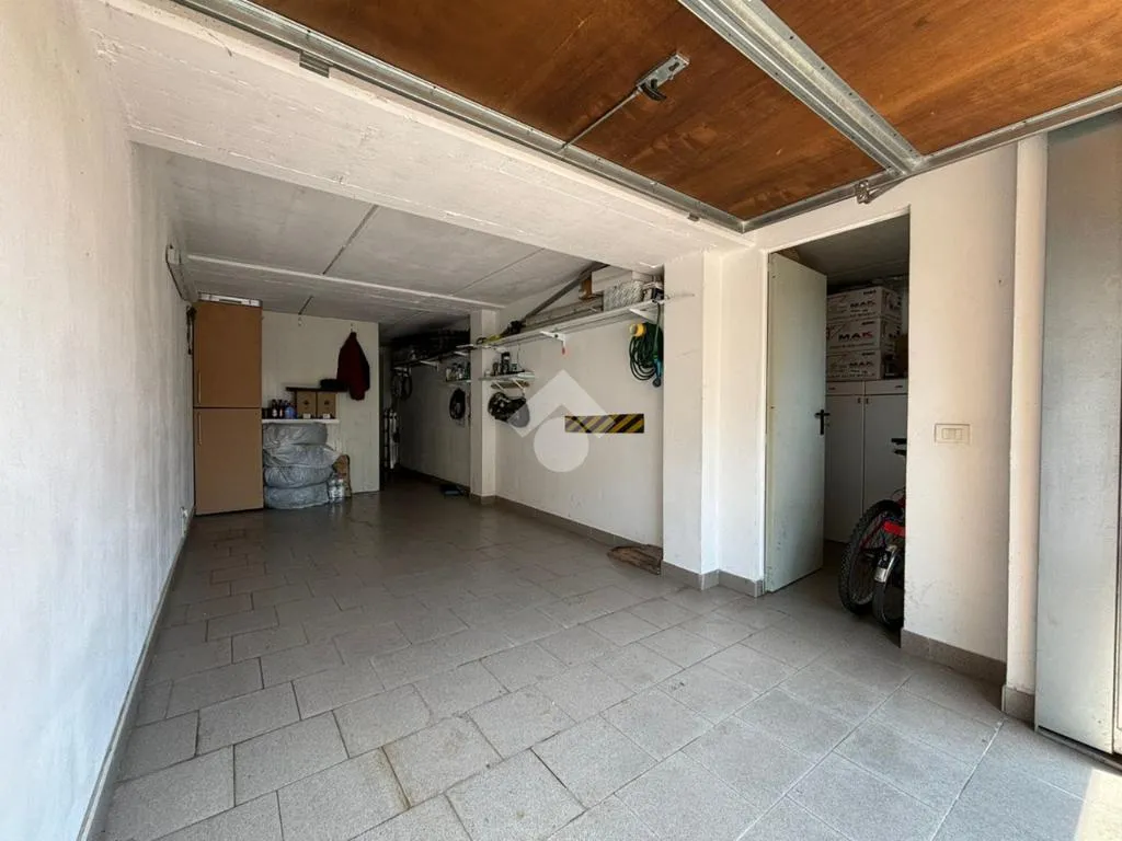 Garage - Three-Bedroom Apartment with Private Courtyard in Rivolta d'Adda