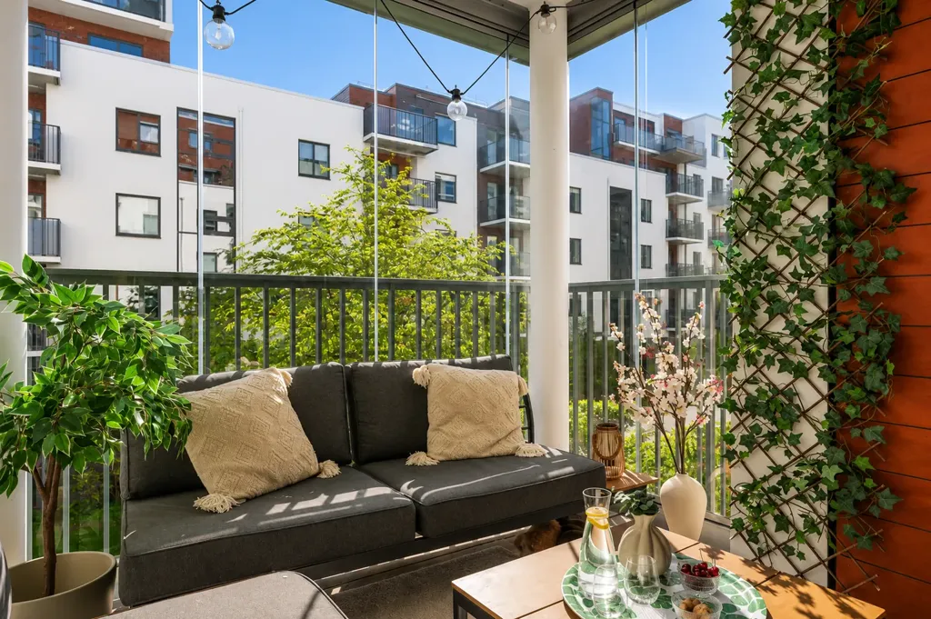Balcon - Modern Flat with Two Balconies near Täby Centre