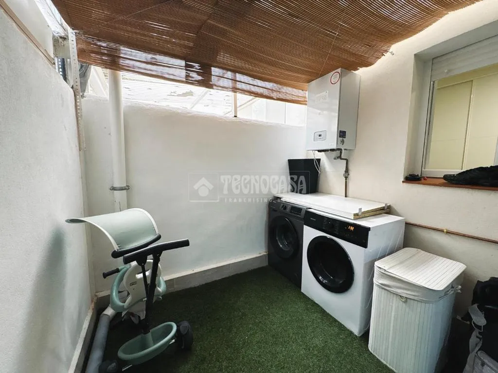 Pesuköök - Modernised Flat with Balcony in Madrid Centre