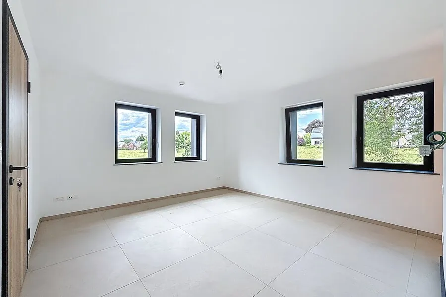 Pièces - Villa Rénovée avec Jardin à Waha