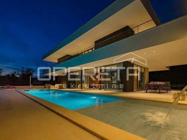 Bassein - Designer Villa with Infinity Pool near Grožnjan