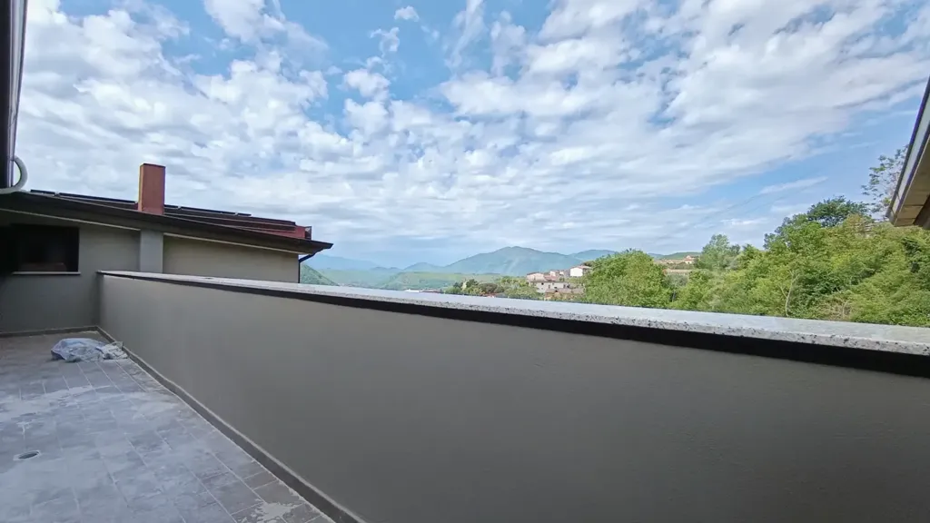Balcon - Mansarded Flat with Solar Panel in Solofra