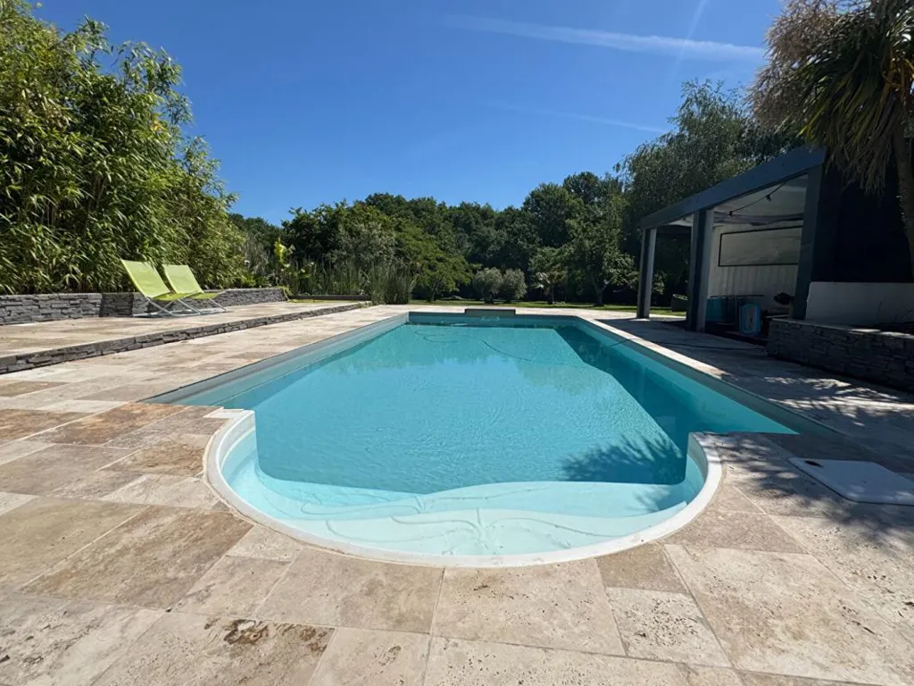 Piscine - Maison d'Architecte avec Piscine à Salleboeuf