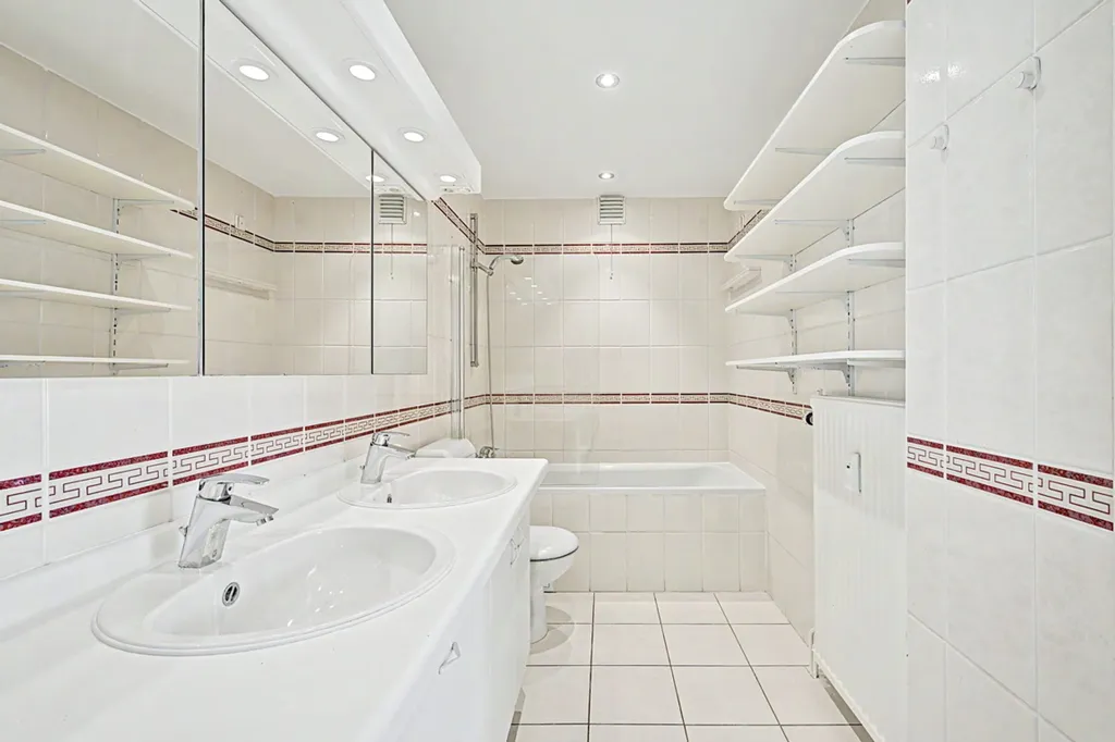 Salles de bain - Appartement avec terrasse à Ixelles