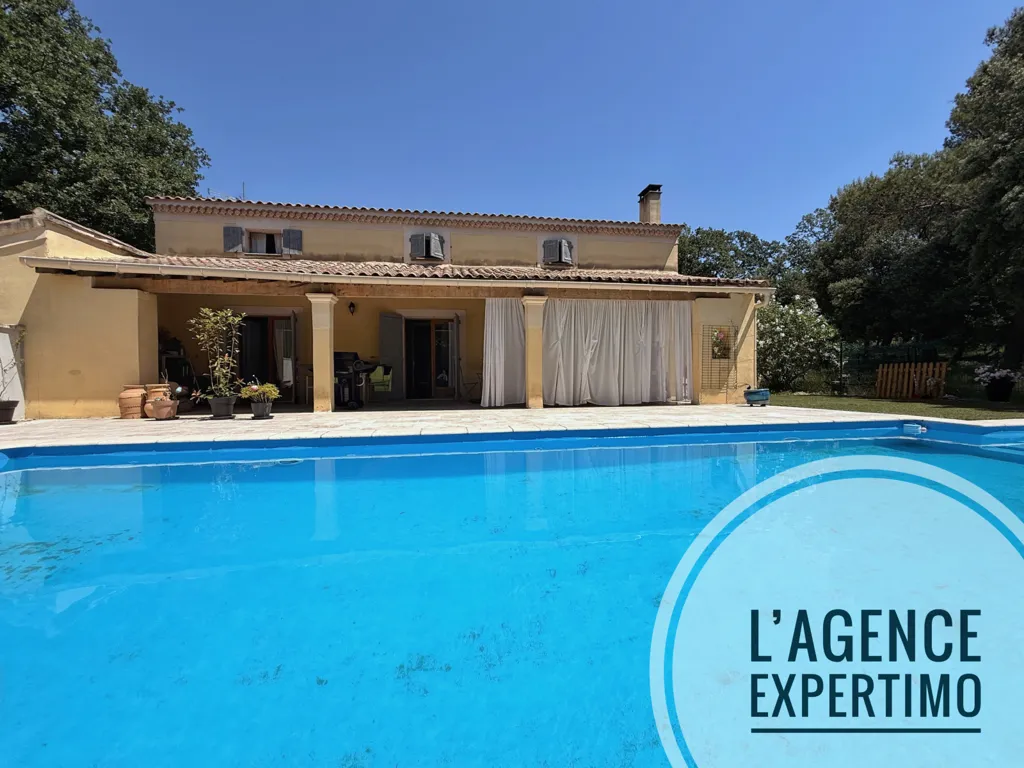 Piscine - Villa avec Piscine à Uchaux
