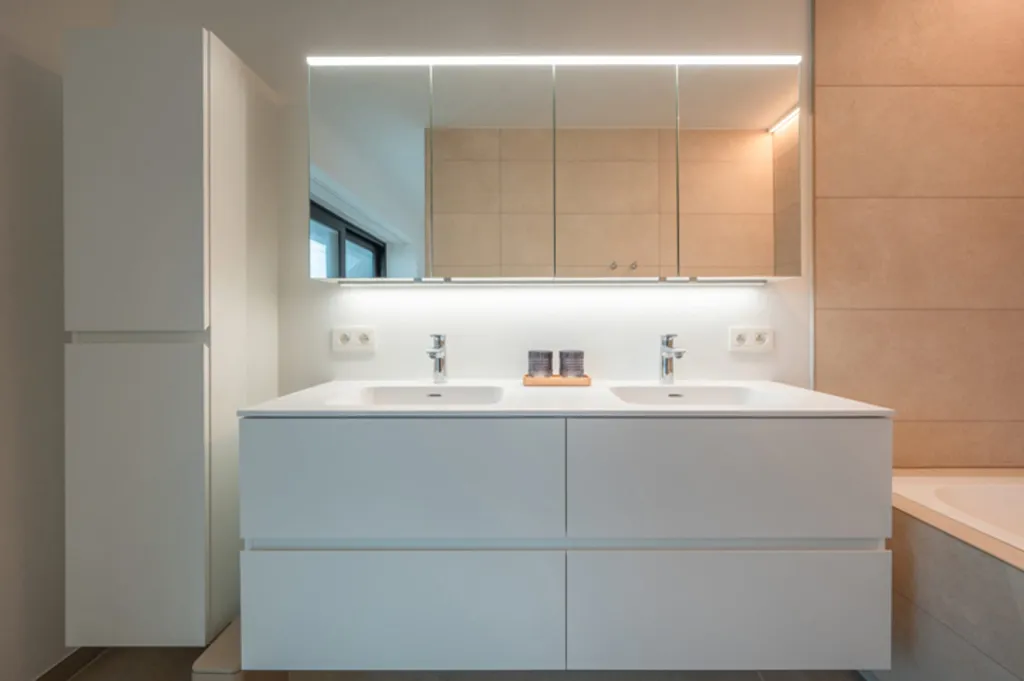 Bathrooms - New Duplex with Sea Views in Heldentoren