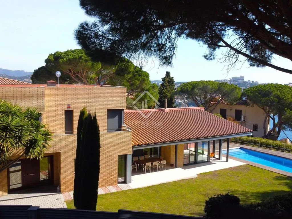 Piscine - Luxury Villa with Sea View in Sant Feliu de Guíxols