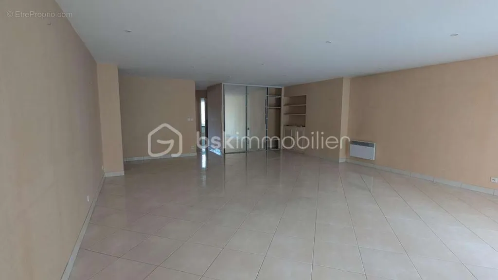 Living Room - Bright Apartment with Double Garage in Petit Chantilly, Orvault