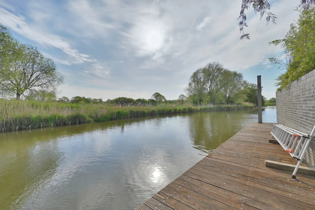 Terrasse - Waterfront Villa with Terrace in Wateringse Veld