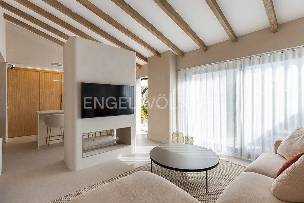 Elutuba - Renovated Penthouse with Terraza in La Seu