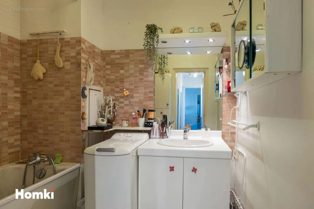 Bagni - Bright 2-Bed Flat with Paris View in 19th Arrondissement
