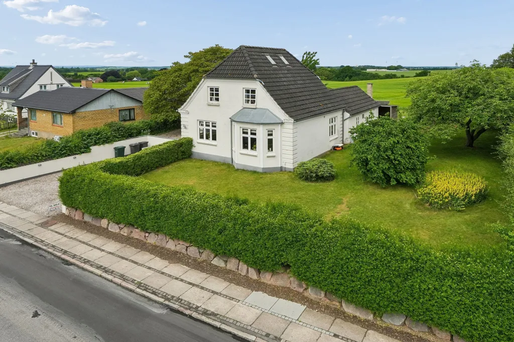 Õhuvaade - 1934 Villa with Garden in Assens