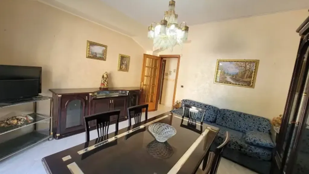 Salle à manger - Trilocale with Private Outdoor Space in Messina