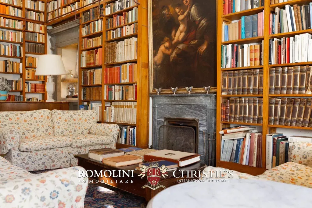 Bureau - Frescoed Villa with Garden near Lucca