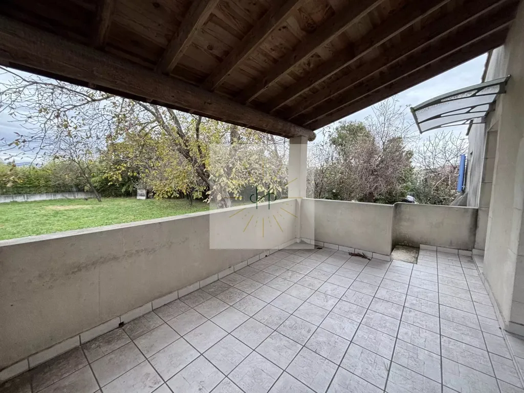 Terrasse - Ensemble Immobilier avec Jardin à Montélimar