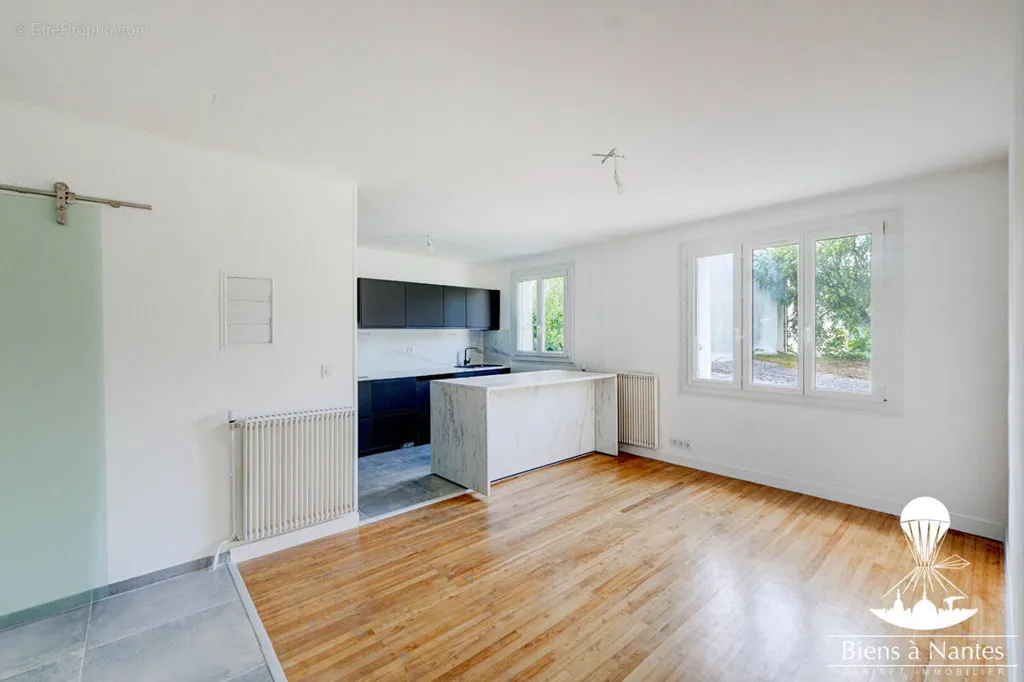Cucina - Refurbished 3-Bed Apartment in Nantes