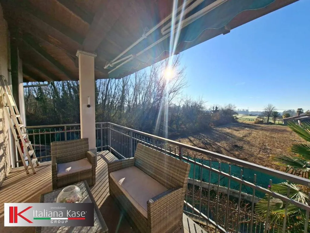 Balcony - Spacious Apartment with Terrace in Montalenghe