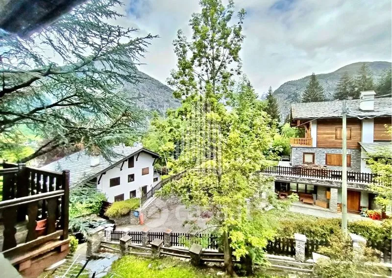 Rõdu - Historic Villa Apartment in Courmayeur Centre