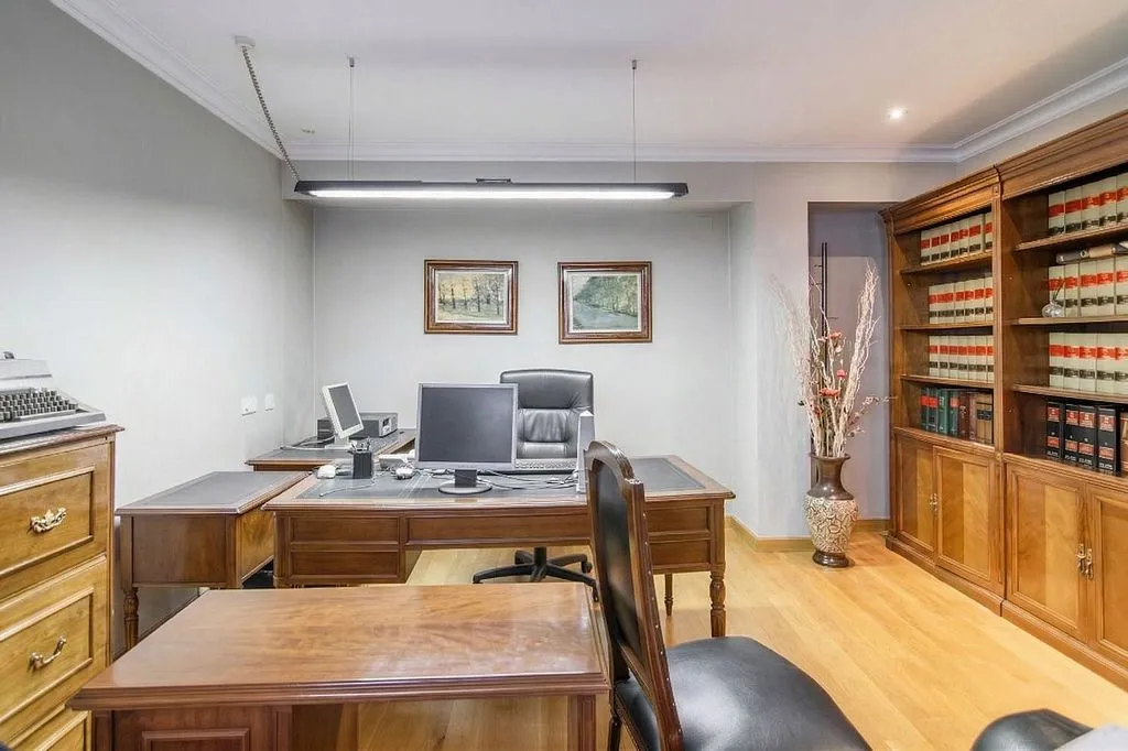 Bureau - Flat with Central Heating in Oviedo