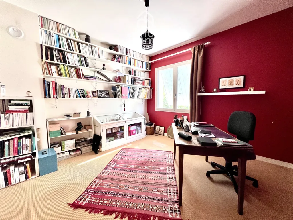 Studio - House with Enclosed Land in Marçay