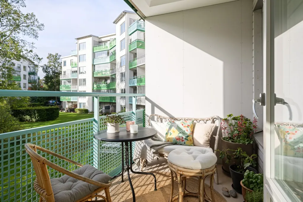 Rõdu - Two-Bedroom Flat with South Balcony in Långbro Park