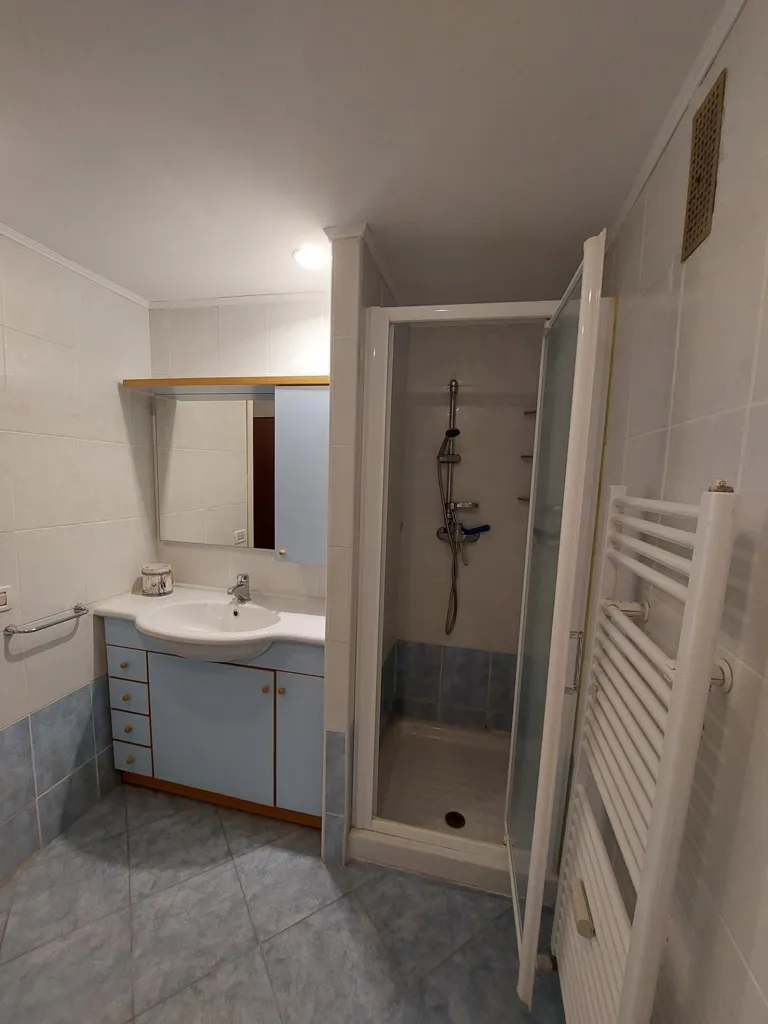 Salles de bain - Appartement Meublé avec Balcon à Garavan