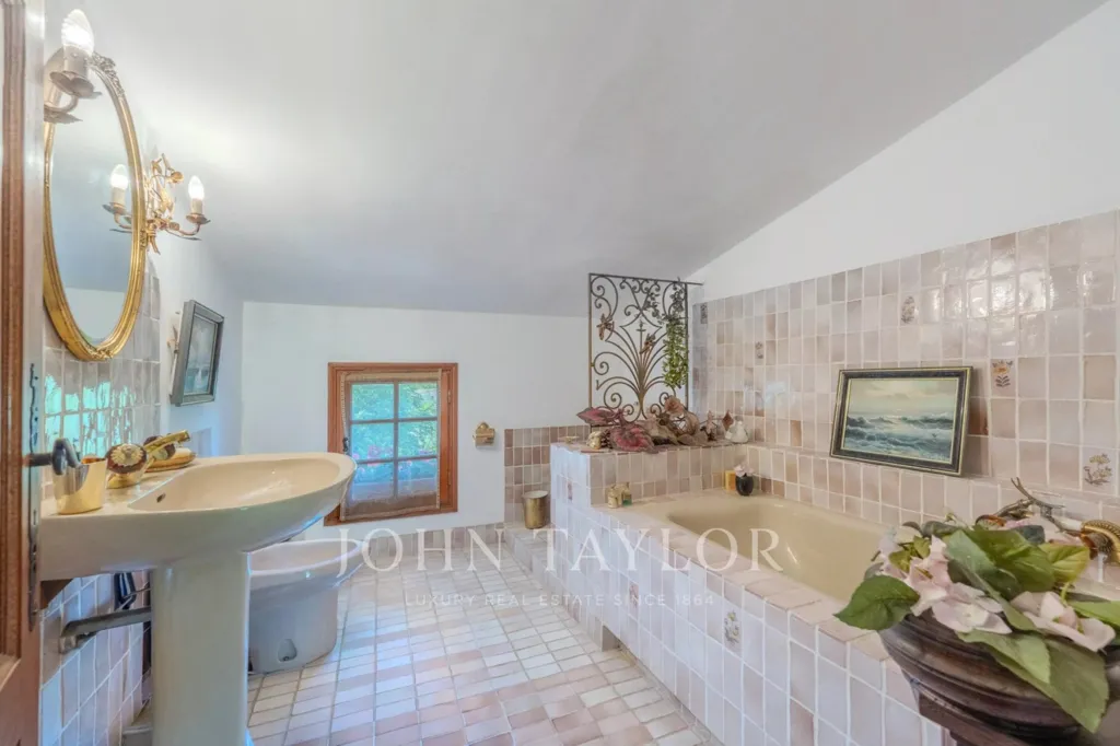 Bagni - Luxury Villa with Pool in Grasse