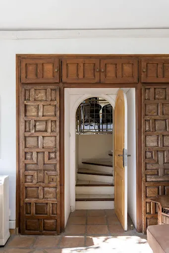 Esik - Historic Estate with Seafront in Le Pradet