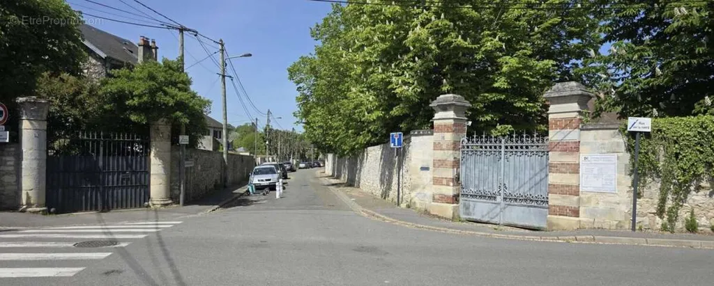 Välivaade - Buildable Plot with Access in Les Mureaux