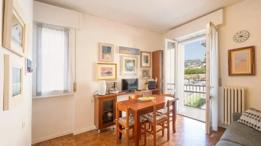 Elutuba - Rustic Studio with Lake View in Garda
