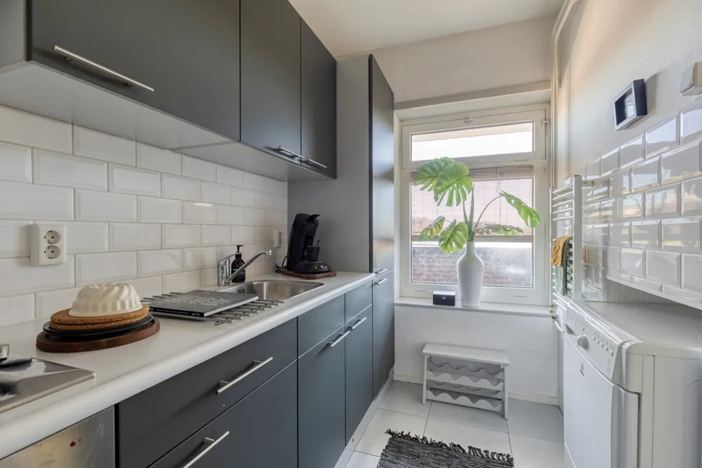 Cuisine - City Centre Flat with Balcony in Hereplein