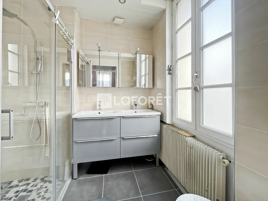 Salles de bain - Maison de Ville avec Emplacement Central à Libourne