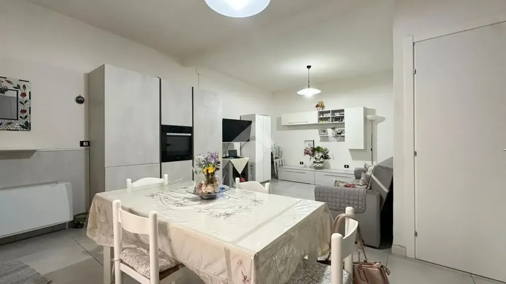 Salle à manger - Three-Level Apartment with Balcony in Vasto