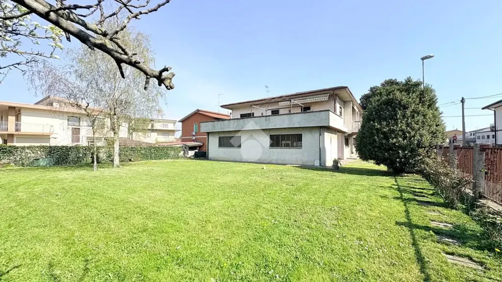 Jardin - Prestigious Villa with Garden in Creazzo