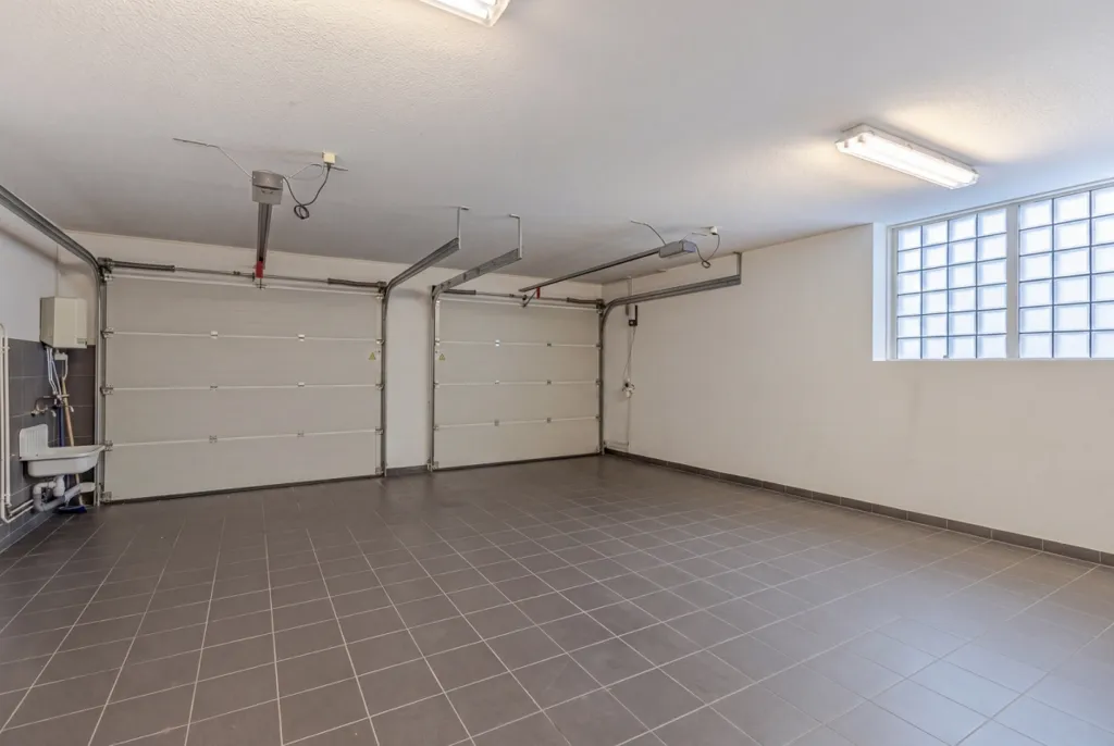 Garage - Penthouse with River View in Boven-Hardinxveld