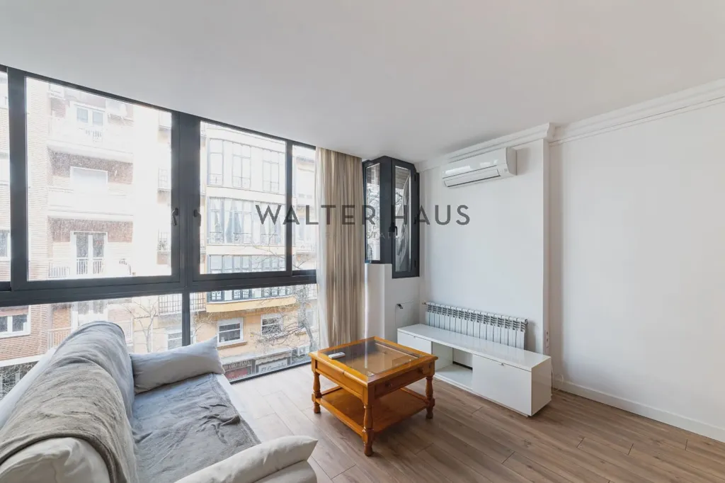 Séjour - Flat with Sky-Light in Goya, Madrid