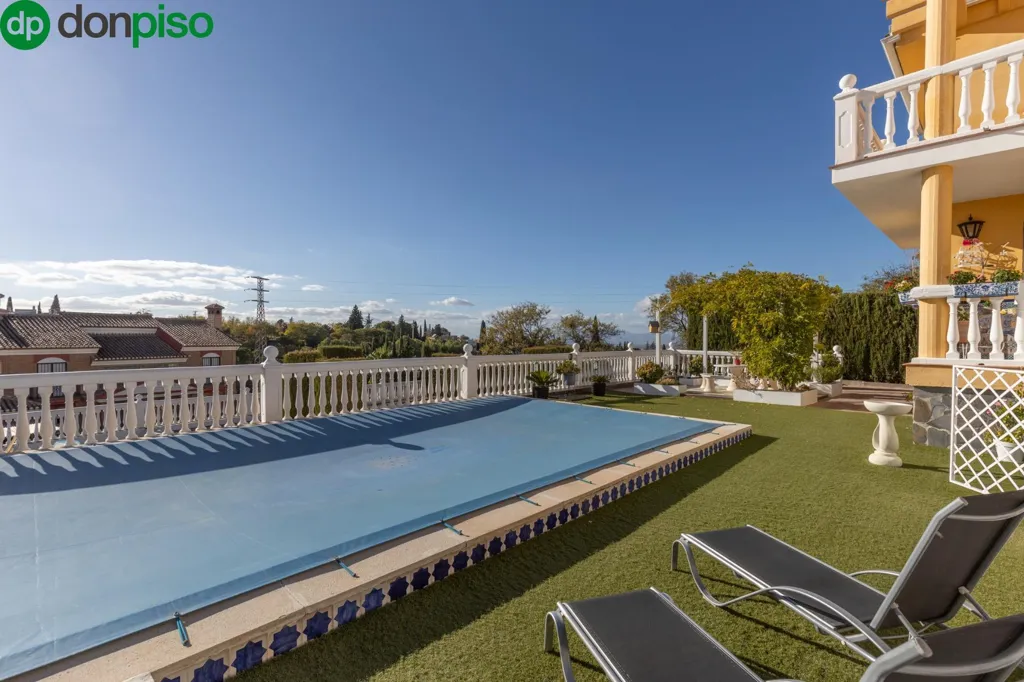 Piscine - Chalet with Private Pool in Calle del Abedul