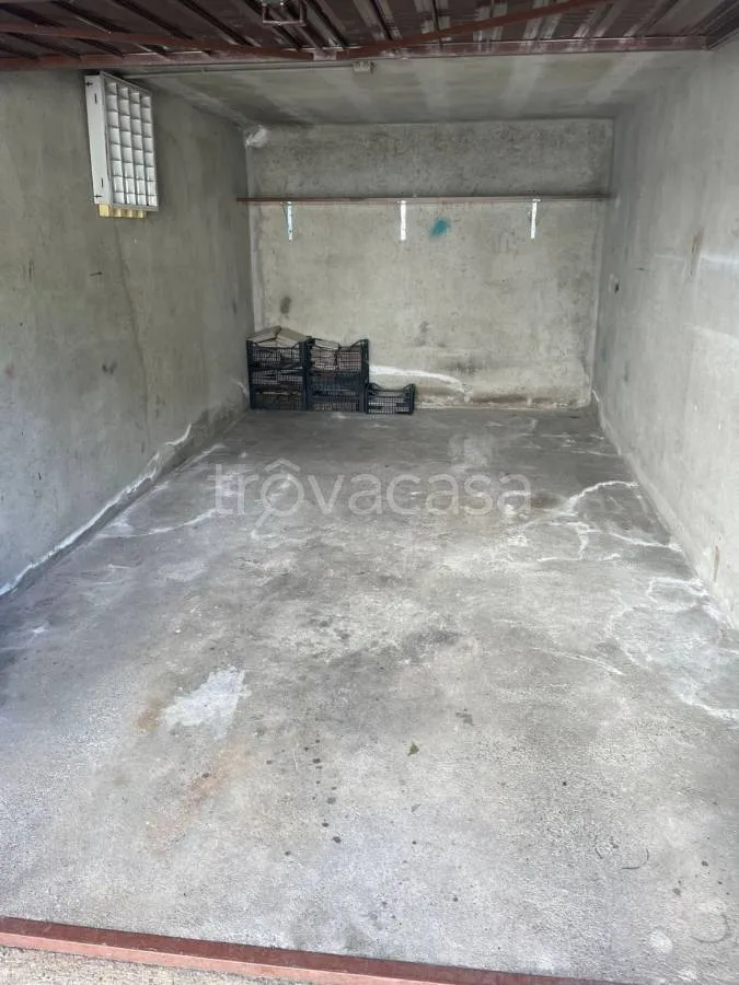 Garage - Mansard Apartment with Box in Faloppio